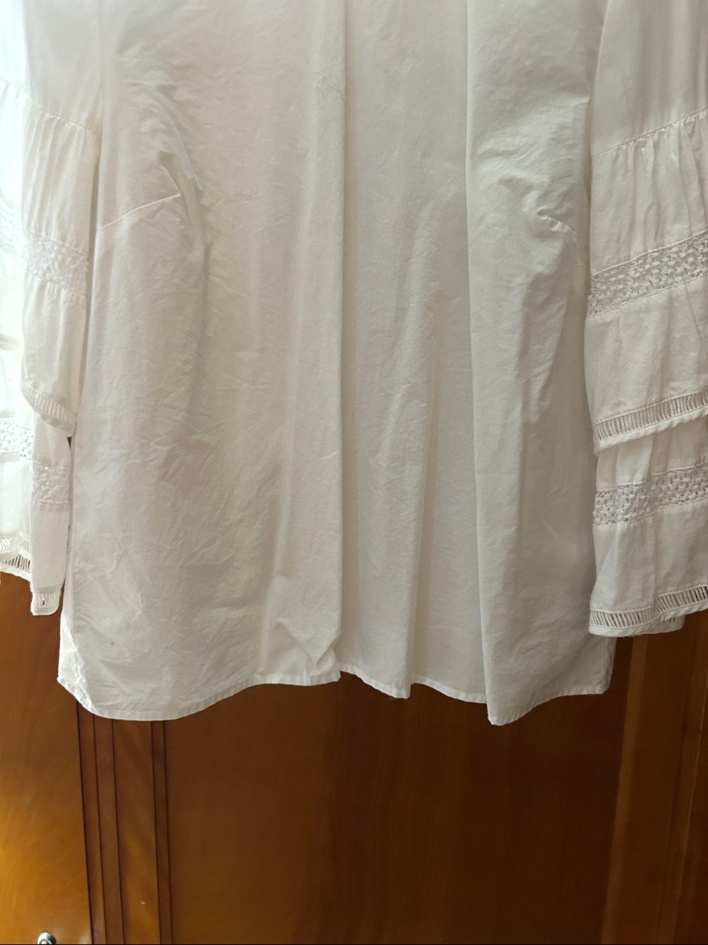 Who What Wear White Ruffled Tier Sleeve Blouse; 100% cotton; medium - Picture 2 of 9